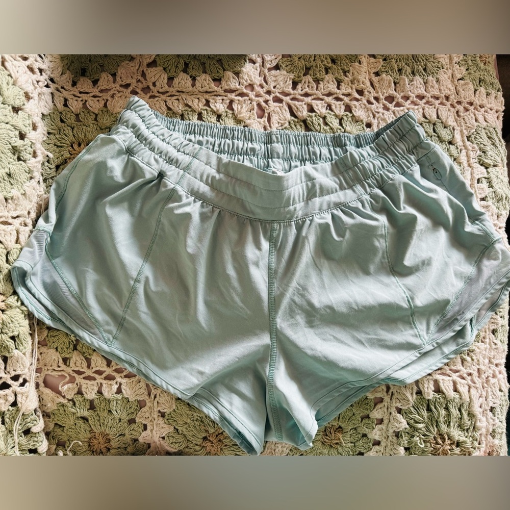 Size 10 Lululemon hotty hot 2.5” shorts